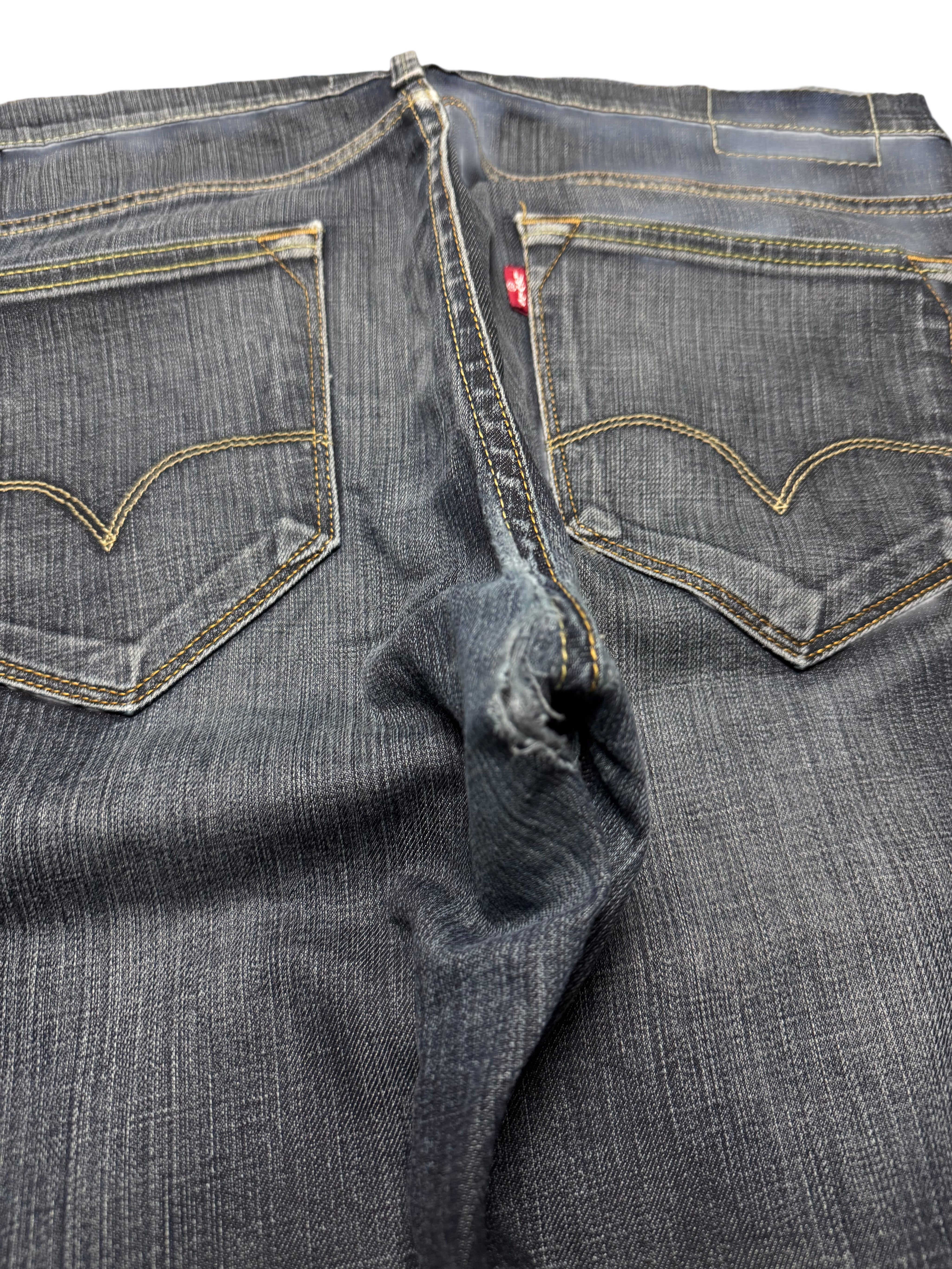 LEVI'S JEANS (150)