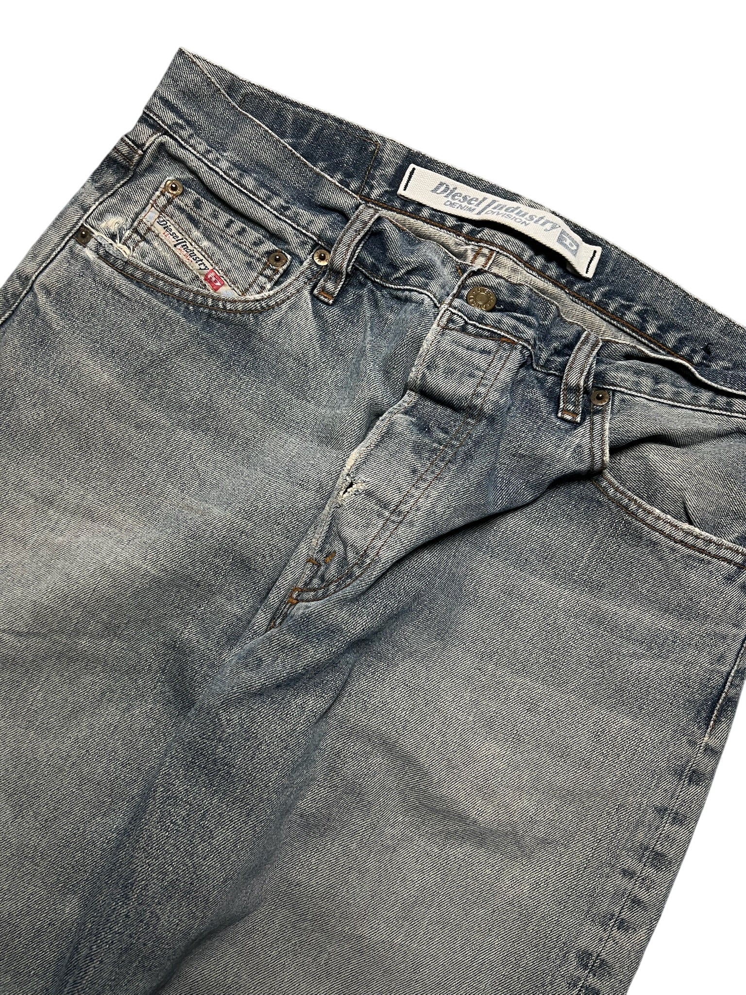 LEVI'S JEANS (125)