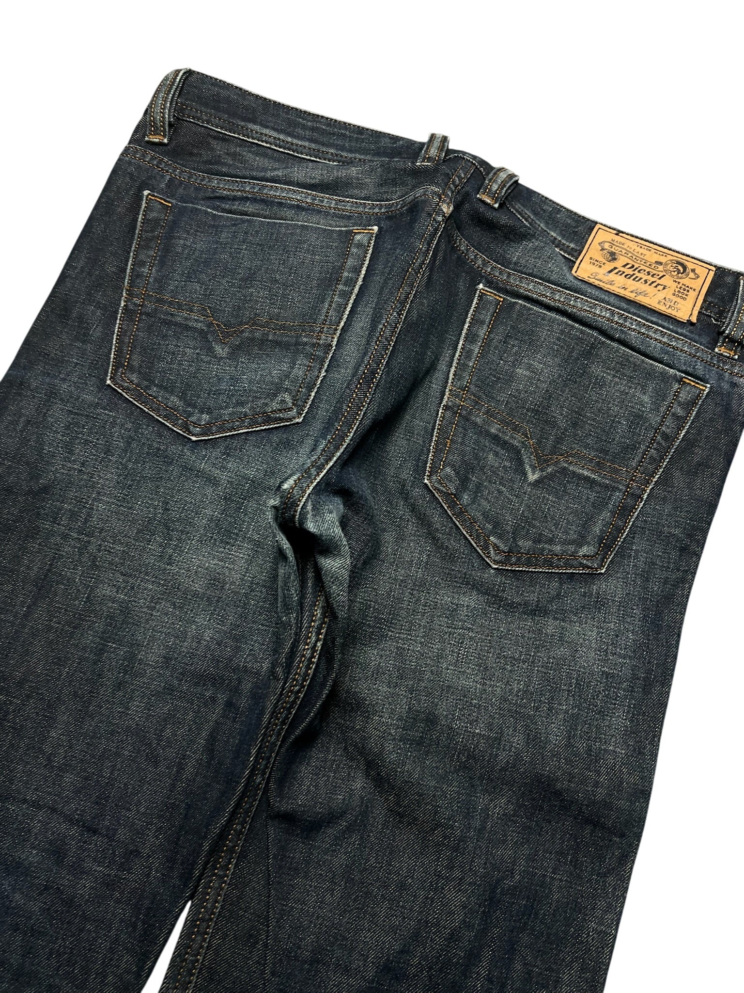 LEVI'S  JEANS (142)