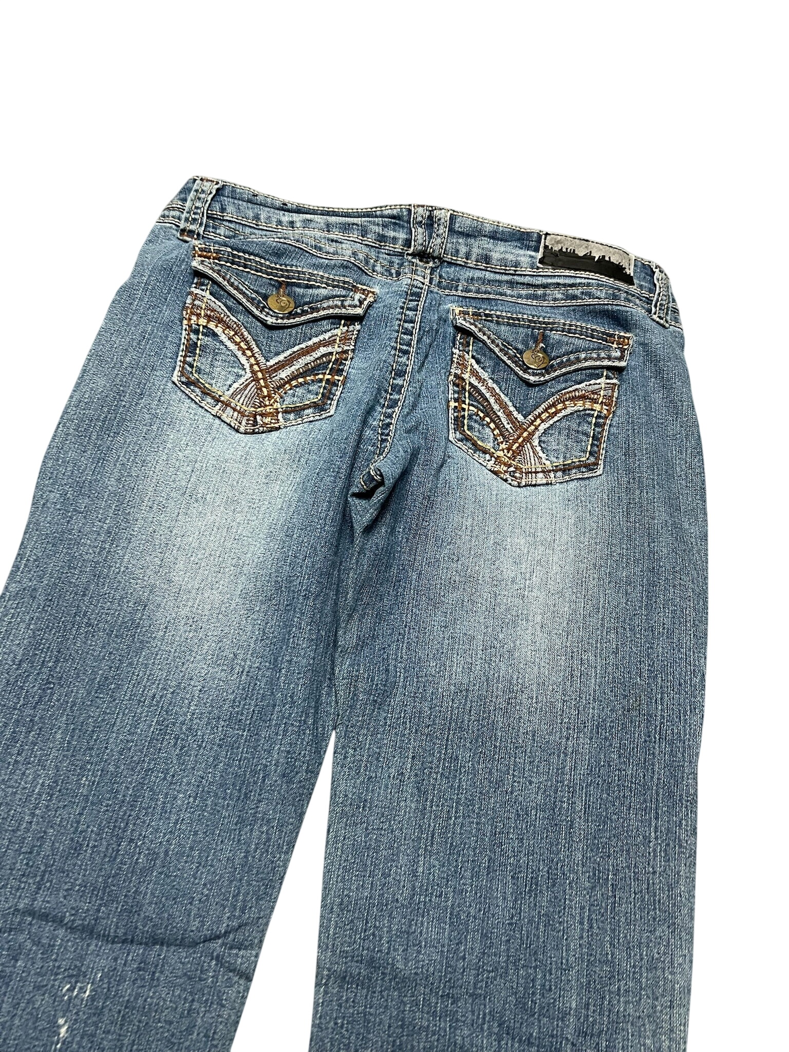 JOMAVINTAGE Y2K low waist bootcut jeans in light blue denim with decorative embroidered back pockets and button flaps